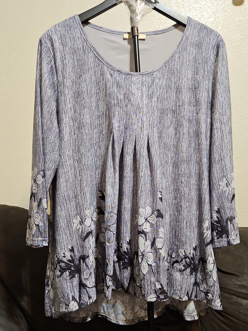 Blue Gray Floral-Hem Scoop Neck Tunic with Front Pleats